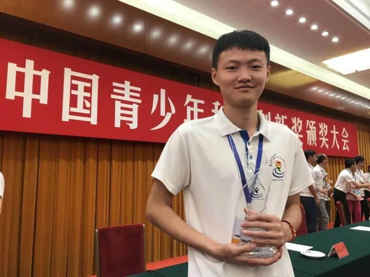 樊文天同学获第十一届中国青少年科技创新奖。 樊文天同学获第十一届中国青少年科技创新奖。
